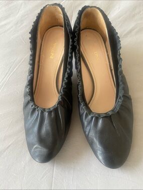 Cavalini Black Leather Ruffle-Edge Pumps.  Made in Italy